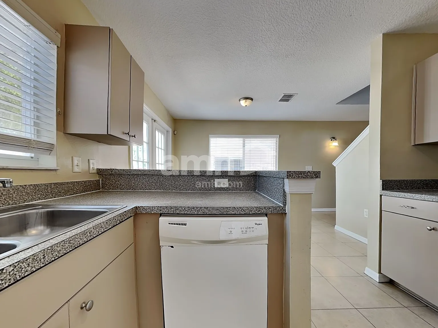 4 bed, 2.0 bath, 1427 sqft, $1,970 — Photo 3