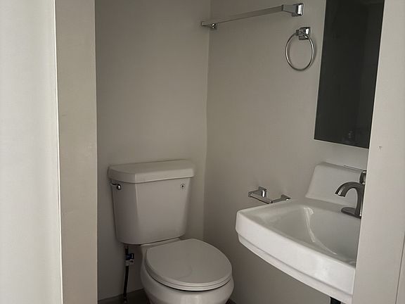 3rd image of 4605 Gilbert Ave