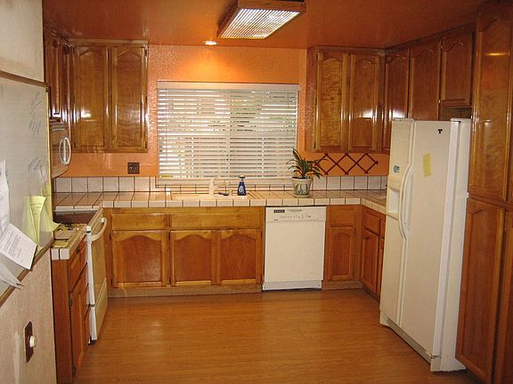 Sunny morning exposure to this kitchen.