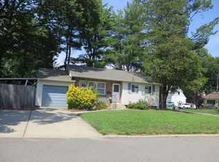 2 Birch Haven Ct, East Northport, NY 11731