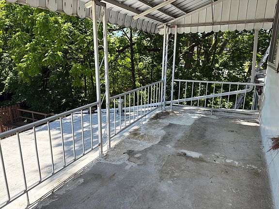 4th image of 120 E 1st Ave #203