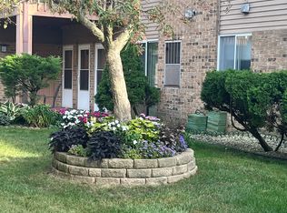 8666 S Chicago Rd #13, Oak Creek, WI 53154