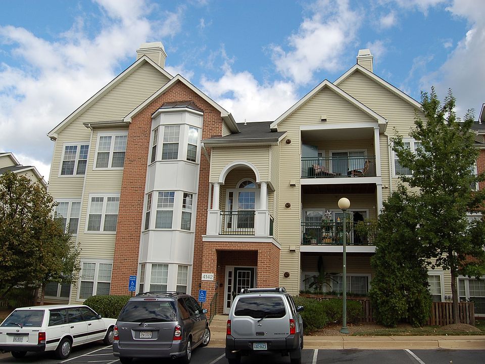 STUNNING 2nd FLOOR CONDO WITH 1,254 FINISHED SQFT AND ONE CAR GARAGE