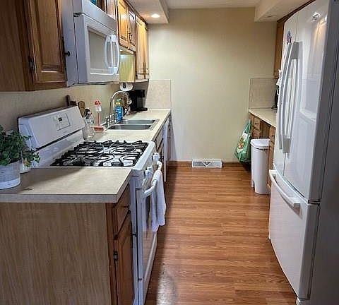 4th image of 50 Hawthorne St #50