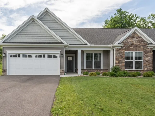 6028 Redfield Dr, Farmington, NY 14425