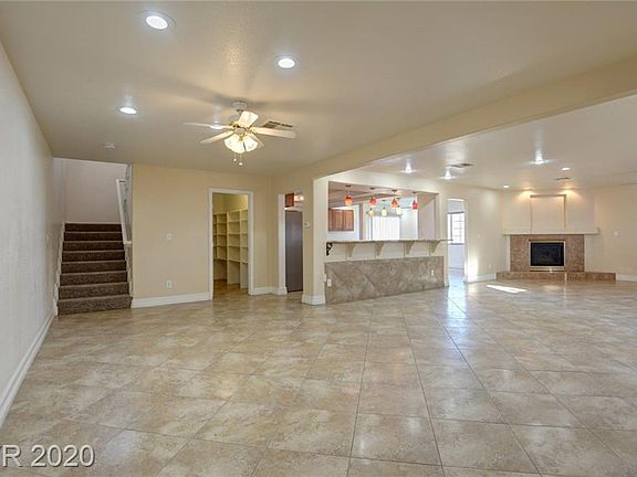 4th image of 932 Essex Ave