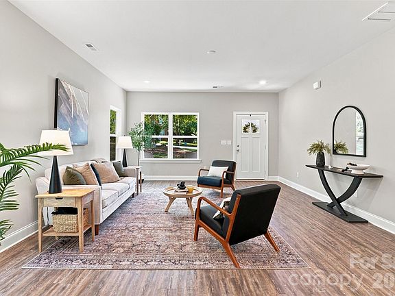 3rd image of 1074 Mackey Ct