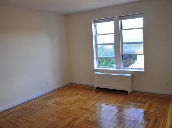 35-91 161st St #4, Flushing, NY 11358