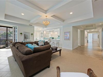 545 Avellino Isles CIR #202, Naples, FL, 34119