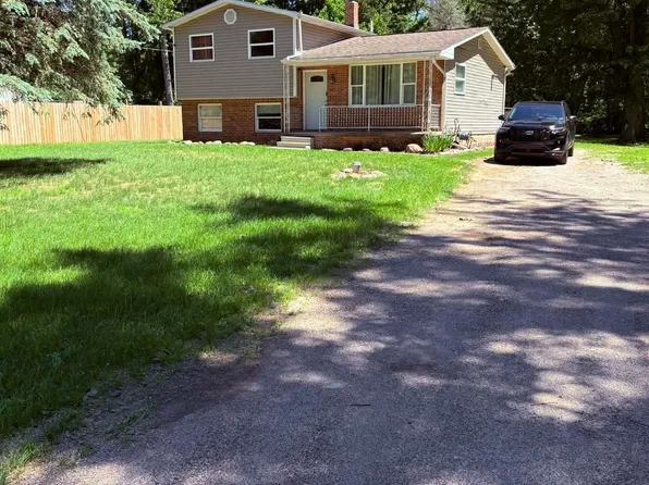 8181 Bray Rd, Vassar, MI 48768