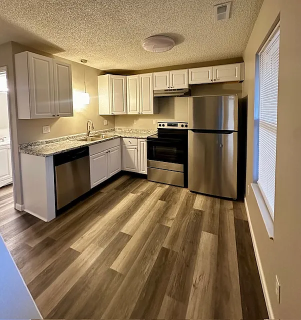 2 bed, 1.5 bath, 1056 sqft, $1,395 — Photo 4
