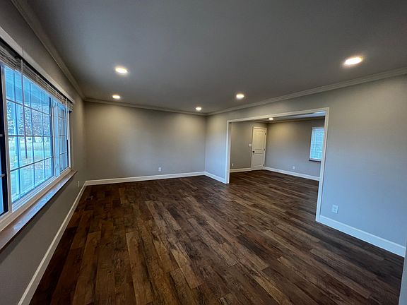 4th image of 2728 Greenway Dr