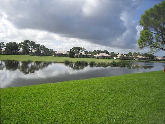 4th image of 9564 Forest Hills Cir