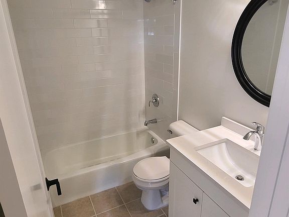 4th image of 4525 Sunnyside Ave APT 3S