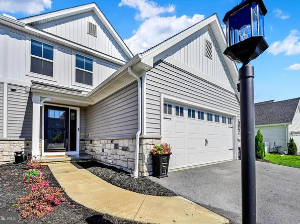 53 Long Bend Dr, Carlisle, PA 17015