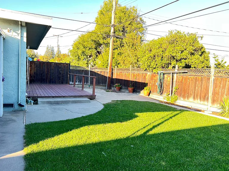 1135 Morton Ave — Photo 25