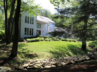17 Pheasant Run Dr, Dallas, PA 18612