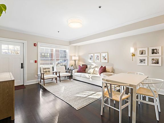 4th image of 318 Grand St #1