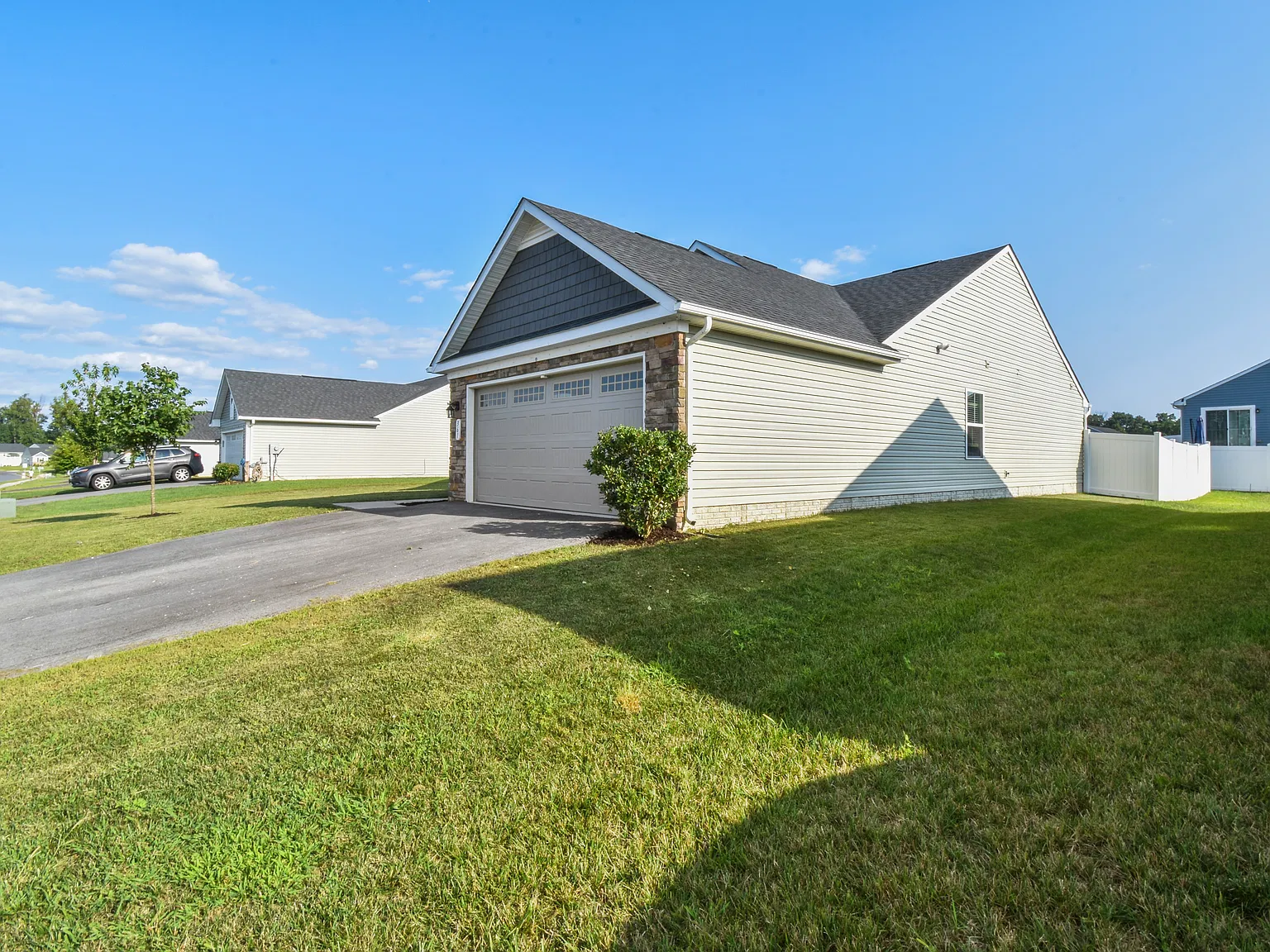 3 bed, 1576 sqft, $2,250 — Photo 4