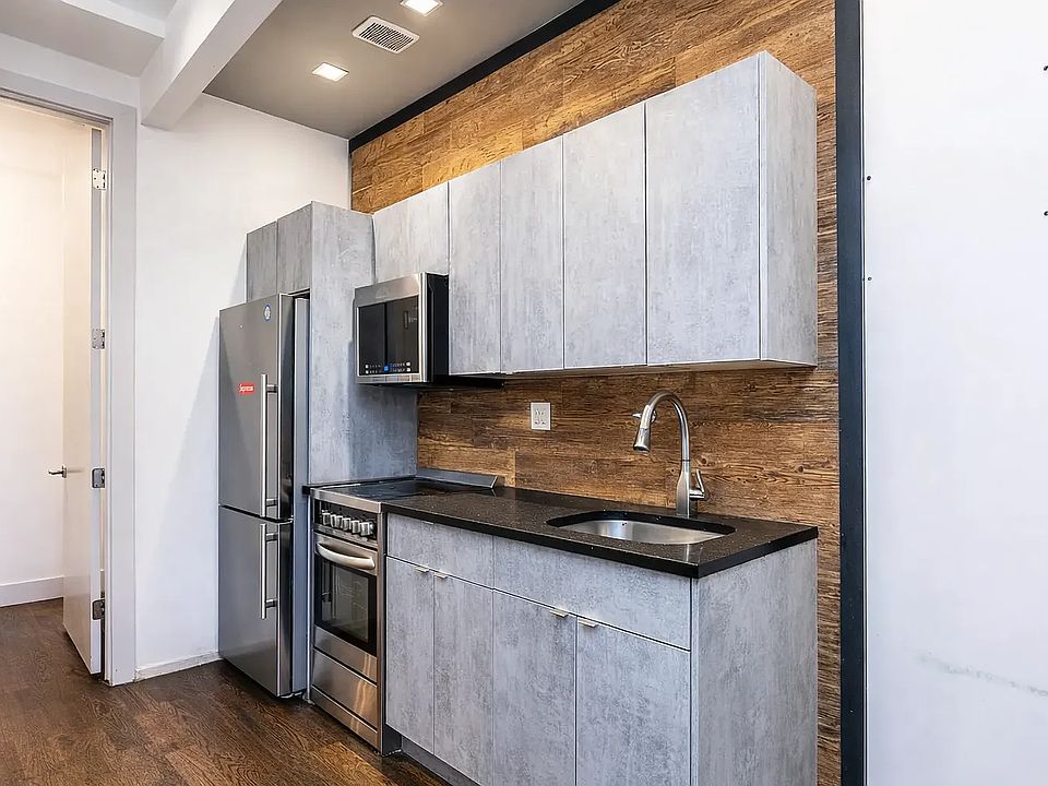 1st image of 376 Graham Ave APT 1R