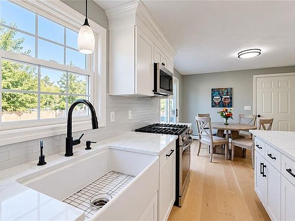 4th image of 4 Cooke Pl