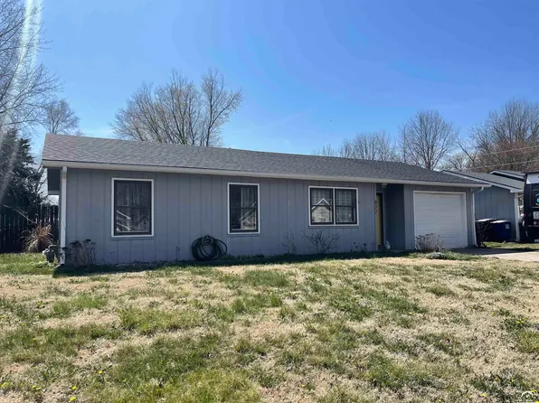 832 Locust St, Lawrence, KS 66044
