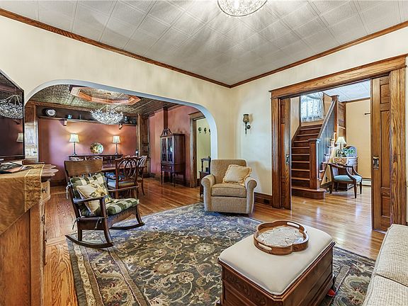 5th image of 4486 Saint Paul Blvd