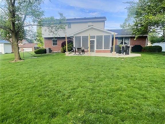 3rd image of 543 Robin Hood Ln