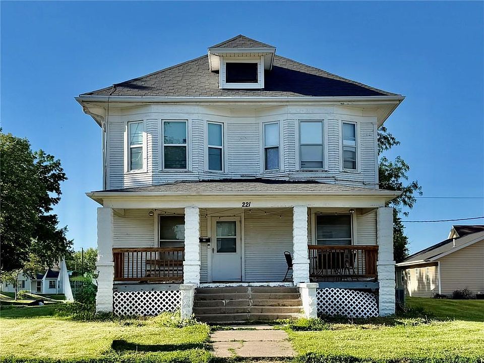 1st image of 221 W 7th St