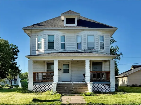 221 W 7th St, Maryville, MO 64468
