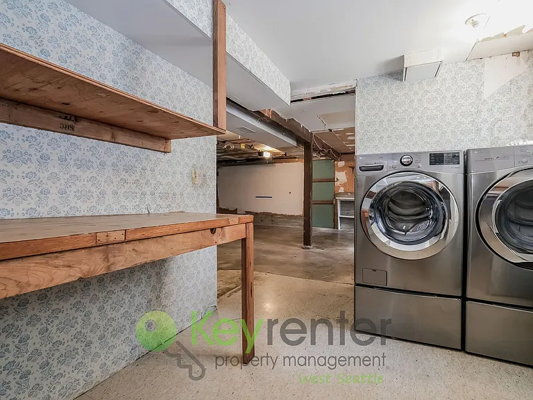 1327 S 232nd St — Photo 20