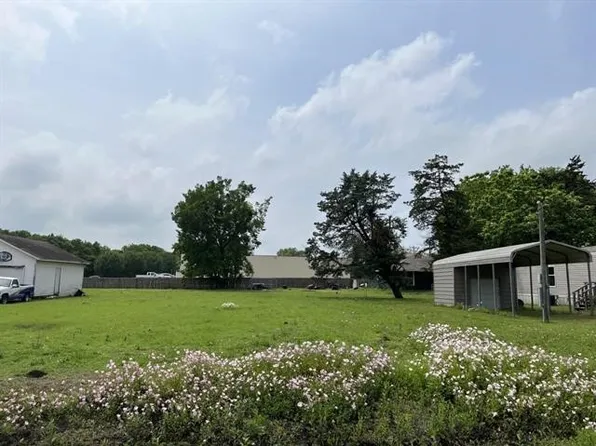 Kelsey St, Deport, TX 75435