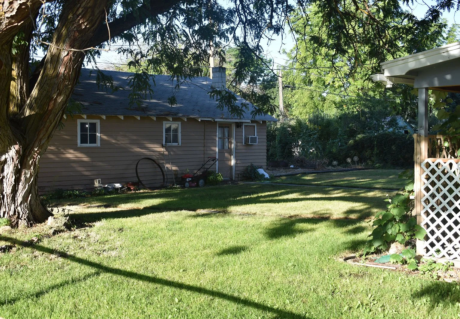 3 bed, 1.0 bath, 1150 sqft, $1,795 — Photo 2