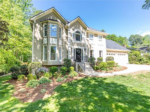 3rd image of 2217 Courts Dr