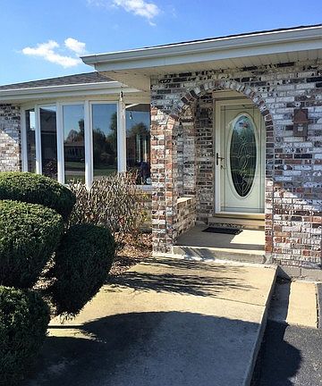 2nd image of 16424 Maplewood Ct
