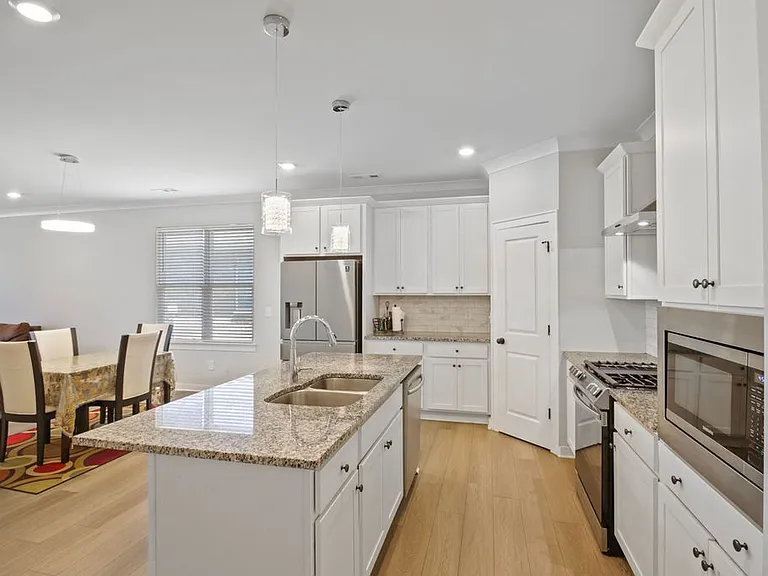917 Plowson Rd — Photo 11