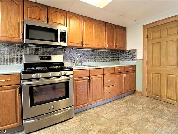 4th image of 547 Arlington Ave