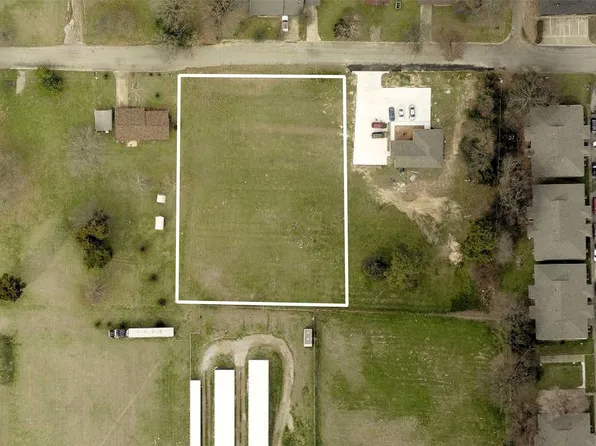 W Magnolia Dr, Mount Pleasant, TX 75455