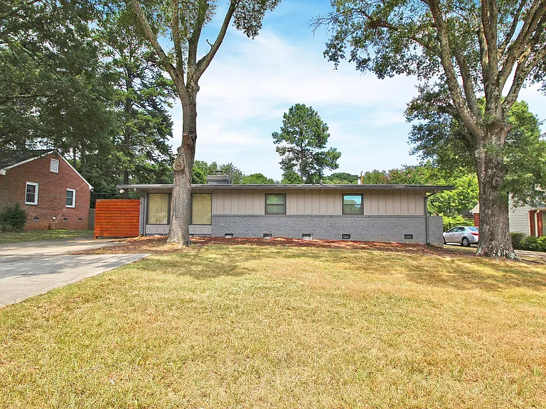 401 Scaleybark Rd — Photo 2