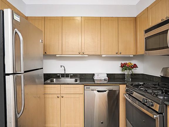 4th image of 308 E 38th St #4G