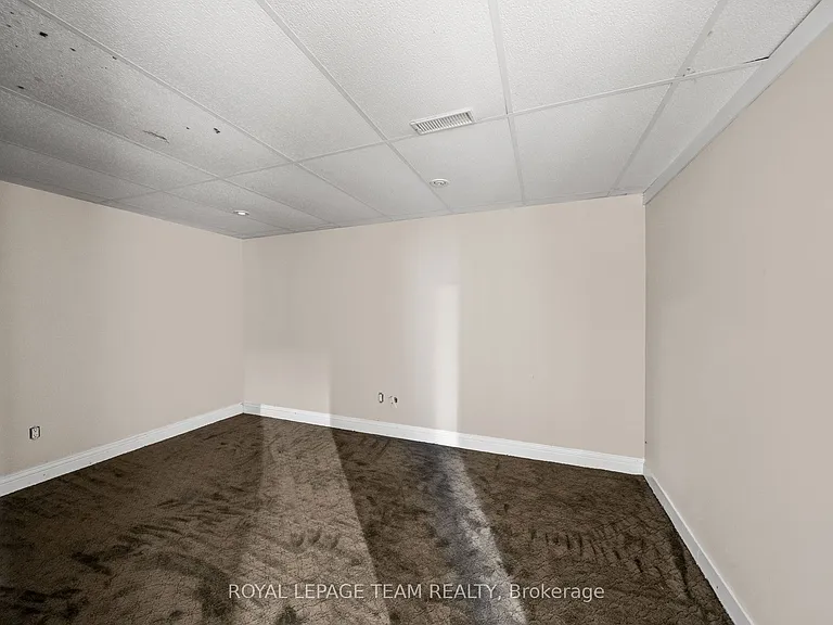 3162 Woodroffe Ave — Photo 36