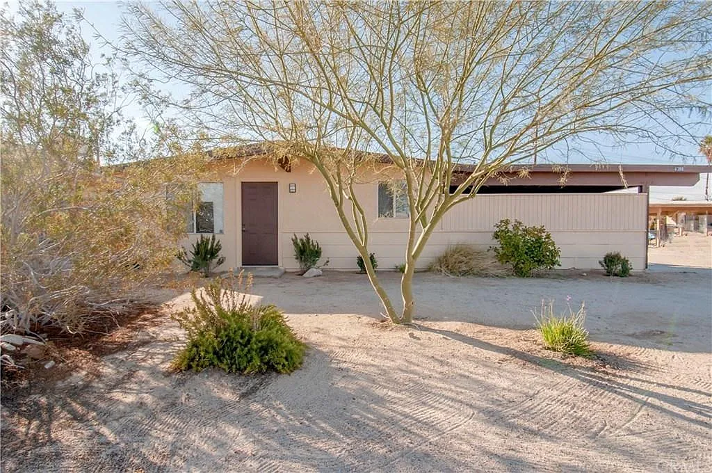 2 bed, 896 sqft, $1,300 — Photo 1