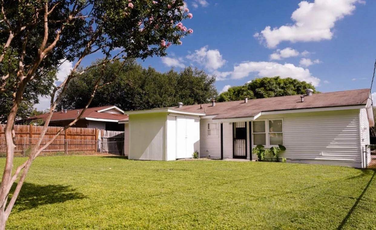 3 bed, 960 sqft, $1,400 — Photo 3