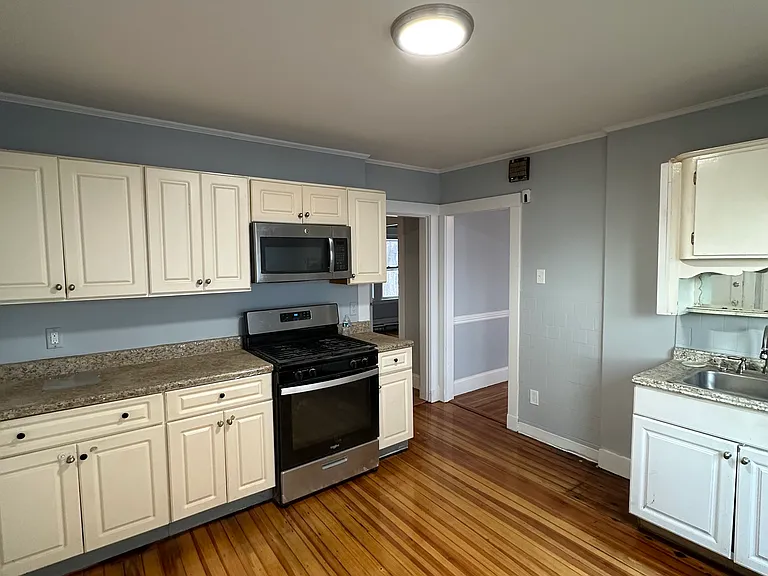 46-48 Baker St #1 — Photo 2