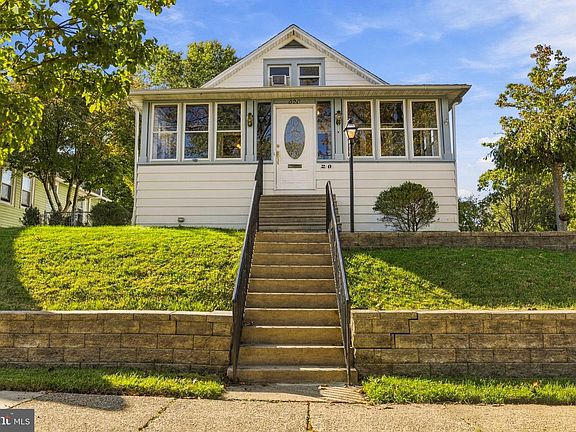 3rd image of 20 Lawrence Ave