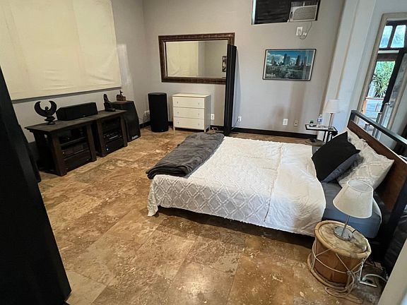 3rd image of 1722 1/4 Bridgeport Dr #1/4