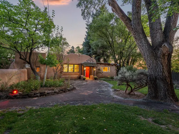 560 Piedmont, Taos, NM 87571