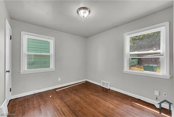 15902 Maplewood Ave — Photo 14