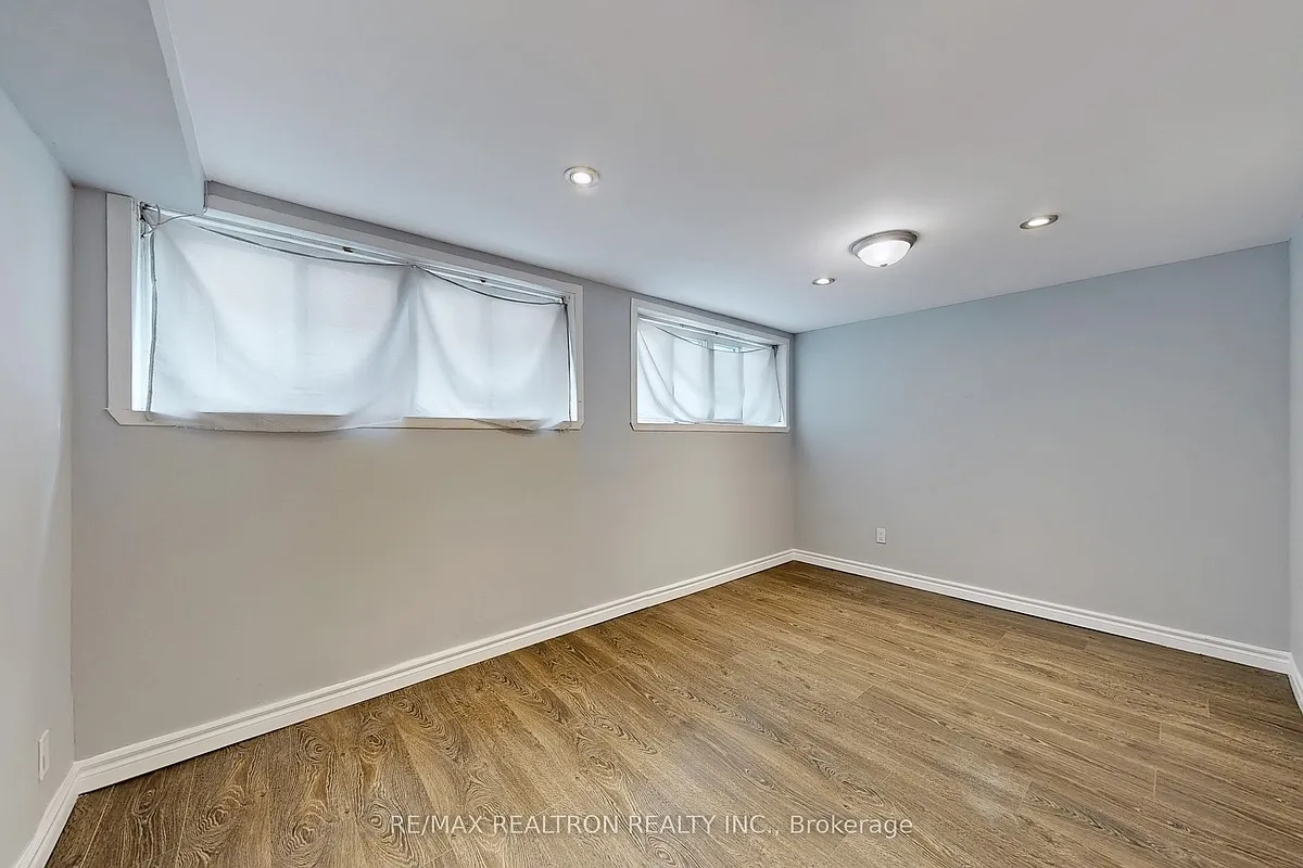 Building Photo - 55 Danby Ave #BASEMENT