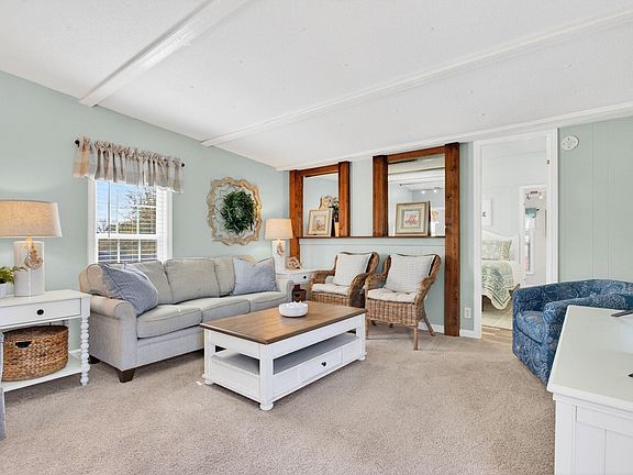 5th image of 803 Parkway Dr.
